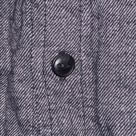 Aritzia TNA Button Down - Picture 3 of 6